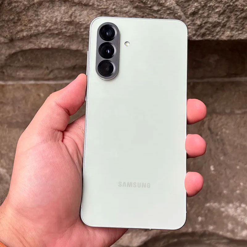گوشی موبایل سامسونگ مدل Galaxy A56 دو سیم کارت ظرفیت 256 گیگابایت و رم 8 گیگابایت - ویتنام - به همراه هدیه هدفون بلوتوثی سامسونگ Galaxy Buds FE